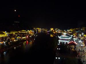 Vue de Fenghuang de nuit Vue de Fenghuang de nuit