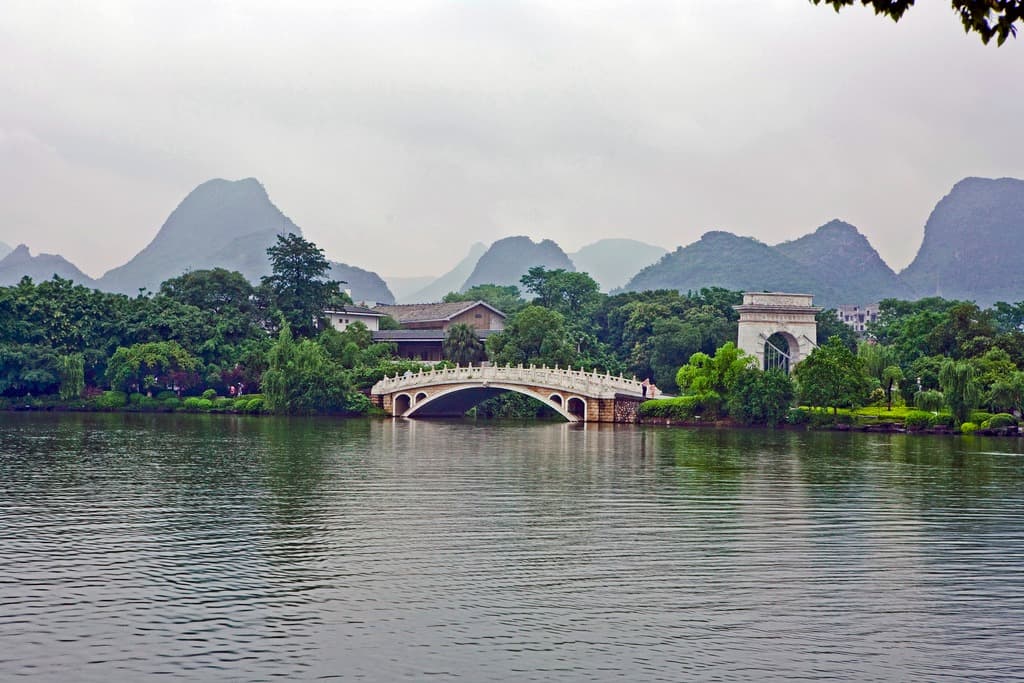 Lac Banyan (Rong Hu)
