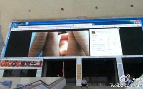Photo pornographique sur l'écran géant à Lanzhou