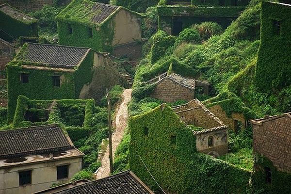 Un village chinois abandonné s'offre à la nature